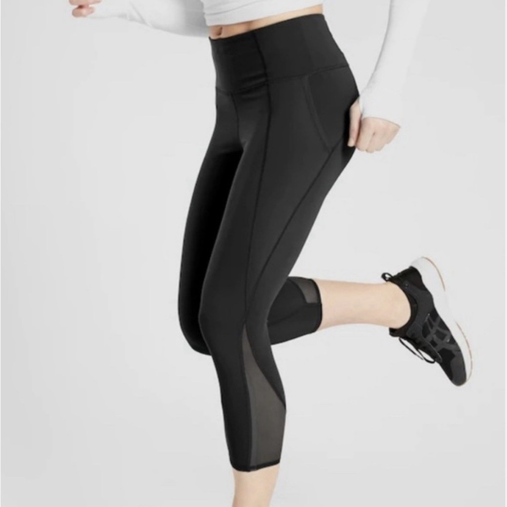 Athleta lightning Capri in black size XS